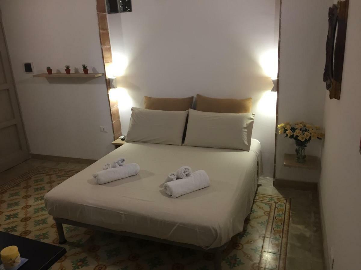 Al Civico 9 Lägenhet Trapani Exteriör bild